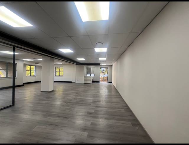 108M² OFFICE TO LET IN HYDE PARK